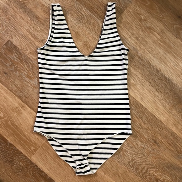 MINKPINK Body Suit - Picture 3 of 7